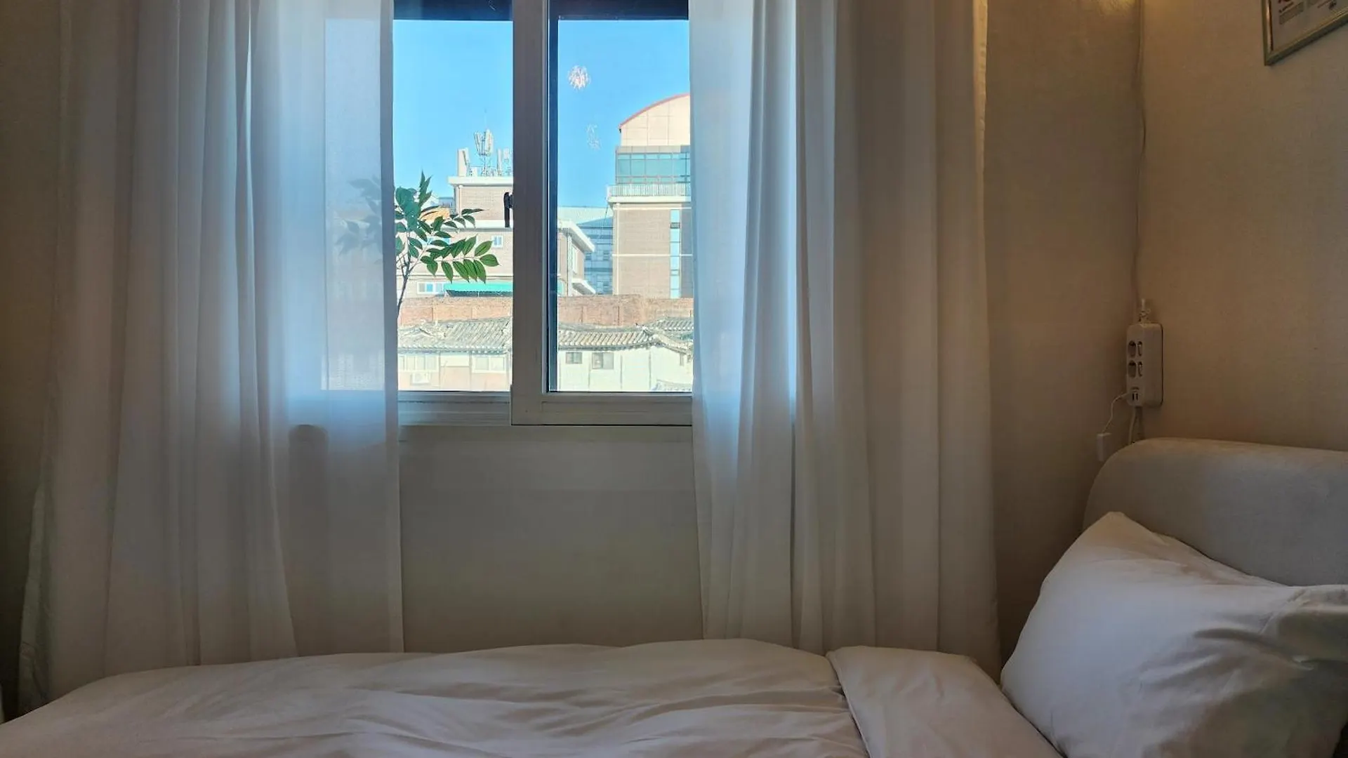 Gyedong Byeolchae, Bukchon Hanok Village & Namsan Tower City View Warm Morning Sunshine Tranquil Rest Сеул 0*,  Южная Корея