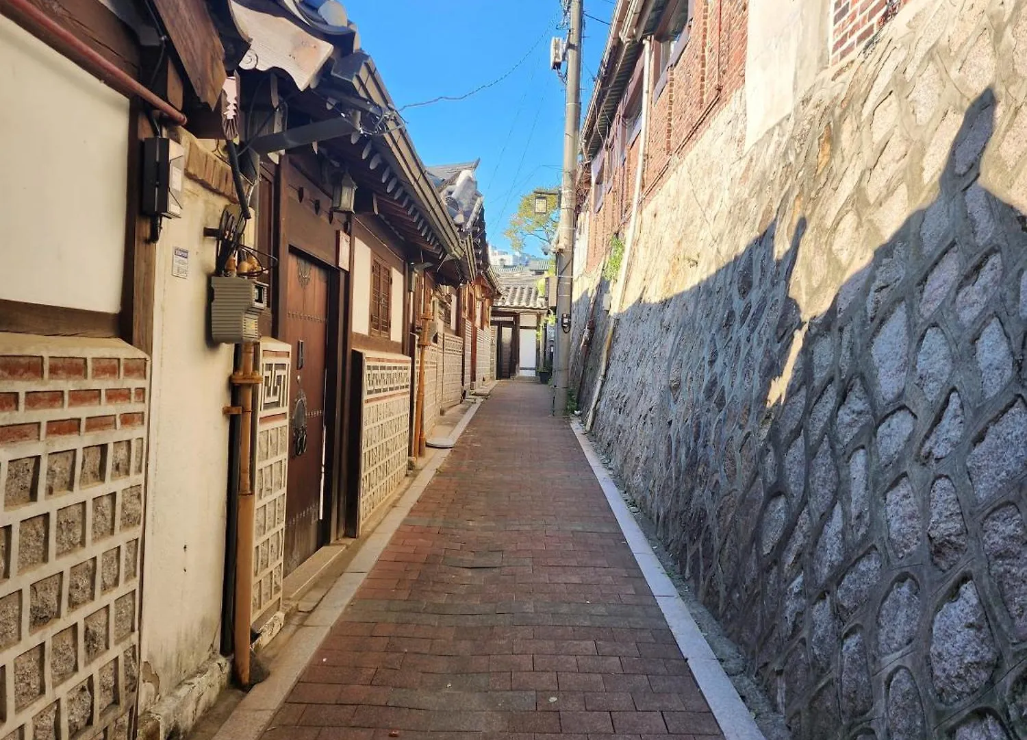Апартаменты Gyedong Byeolchae, Bukchon Hanok Village & Namsan Tower City View Warm Morning Sunshine Tranquil Rest Сеул Южная Корея